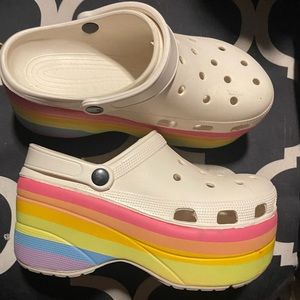 These are limited edition croc platform size 10. Mint condition!